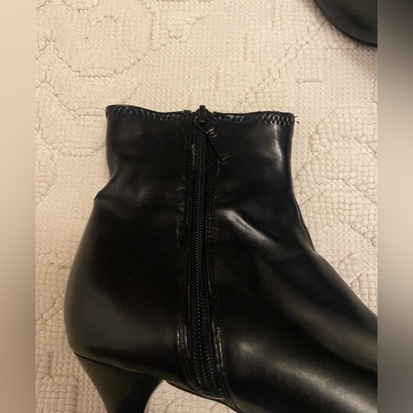 •SOLD• Black Leather Pointed Toe Heeled Booties - Picture 8 of 11